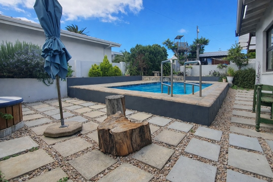 4 Bedroom Property for Sale in Linkside Western Cape